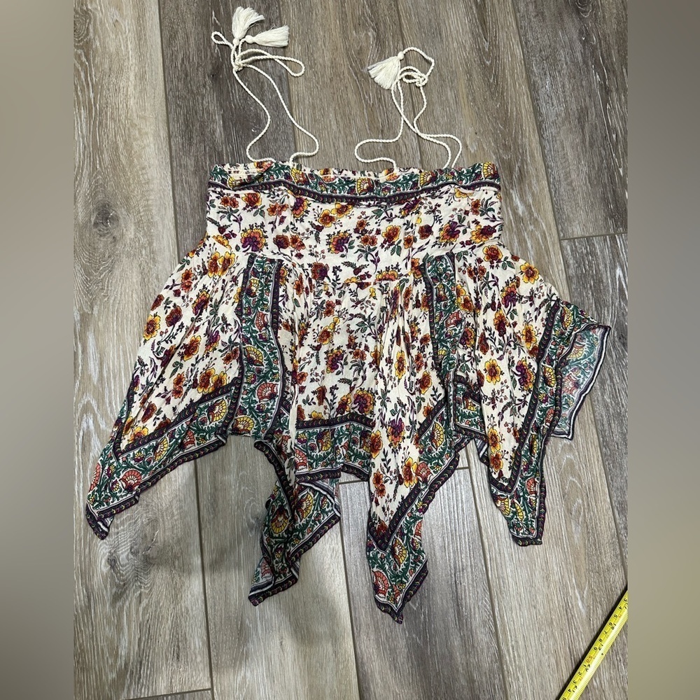 🛍️ cute top with new condition.